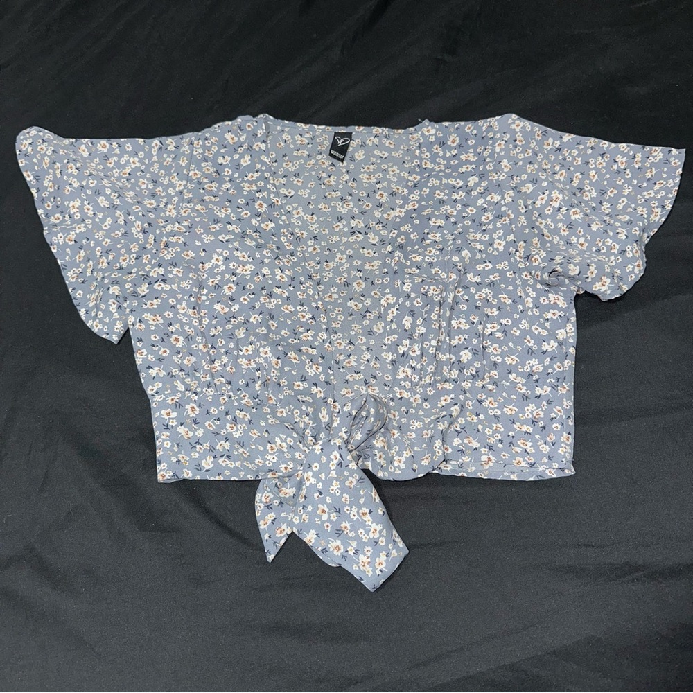 Windsor blue floral Flutter Sleeve Crop Blouse